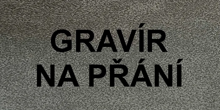 Gravírovaný štítek koženkový na přání