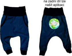 Střih na pohodlné dětské tepláky se sníženým sedem.