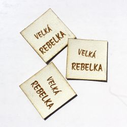 Koženkový štítek gravír - " velká rebelka světlá " vyrobeno v EU