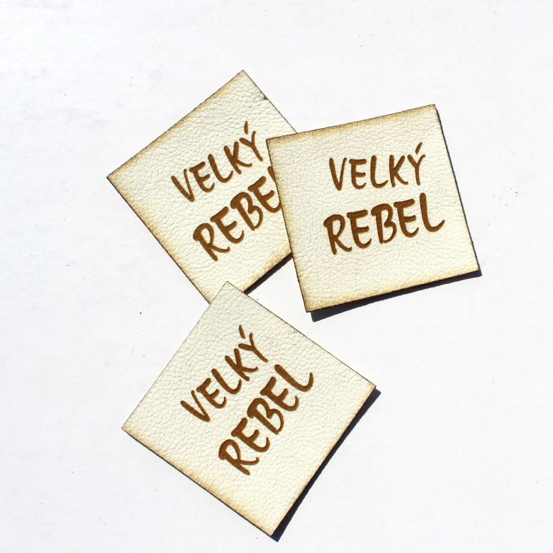 Koženkový štítek gravír - " velký rebel světlá " vyrobeno v EU