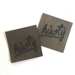 Koženkový štítek gravír - " HUSTÝ "- varianty vyrobeno v EU Koženkový štítek gravír - " HUSTÝ "- varianty vyrobeno v EU