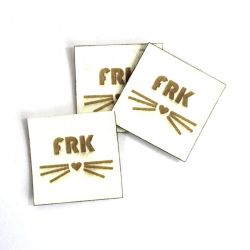  Koženkový štítek gravír - "FRK" světlý