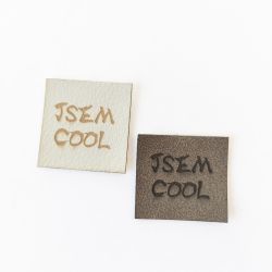 Koženkový štítek gravír - "jsem cool "- varianty vyrobeno v EU