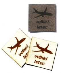 Koženkový štítek gravír - "LETEC" - varianty vyrobeno v EU