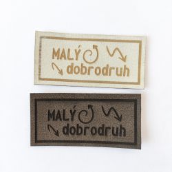 Koženkový štítek gravír - "MALÝ dobrodruh" - varianty vyrobeno v EU