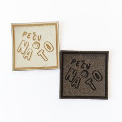 Koženkový štítek gravír - "Peču na to " - varianty vyrobeno v EU