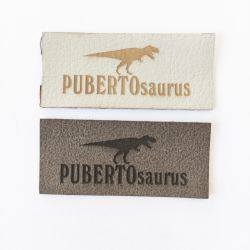 Koženkový štítek gravír - "pubertosaurus " - varianty vyrobeno v EU Koženkový štítek gravír - "pubertosaurus " - varianty vyrobeno v EU