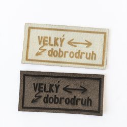 Koženkový štítek gravír - "VELKÝ dobrodruh" - varianty vyrobeno v EU