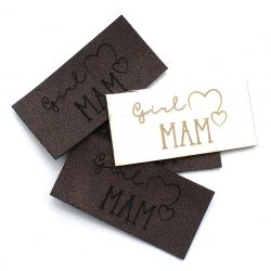 Koženkový štítek gravír - " girl MAM" -varianty | girl MAM - tmavý, girl MAM - světlý Koženkový štítek gravír - " girl MAM" -varianty | girl MAM - tmavý, girl MAM - světlý