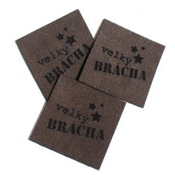 Koženkový štítek gravír - "velký brácha" -varianty vyrobeno v EU