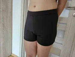 střih na pánské plavky