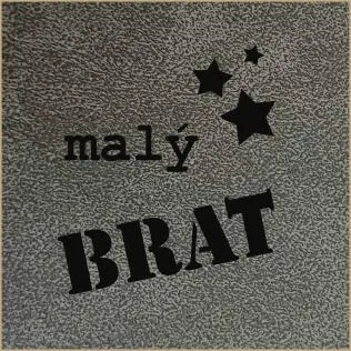 Koženkový štítek gravír - "malý brácha" -varianty - malý BRAT slovensky - tmavý vyrobeno v EU